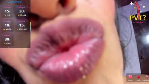 Snapshot of vampirella_crazy chatting on February 14, 3:00 am Valeria online show from February 14, 3:00 am