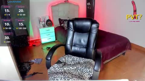 Snapshot of vampirella_crazy chatting on February 16, 1:47 am Valeria online show from February 16, 1:47 am