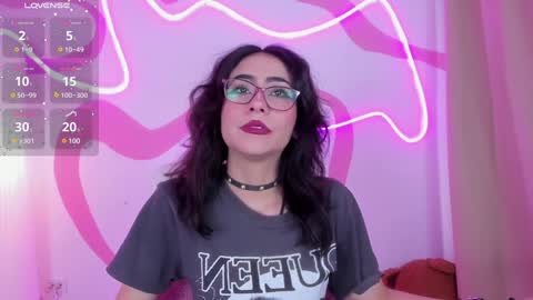 vampy_dolll online show from December 6, 1:00 pm