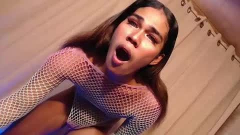 Snapshot of vampy_ebony_laxine chatting on October 22, 5:30 am vampy_ebony_laxine online show from October 22, 5:30 am