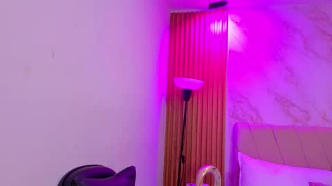 vane_coral online show from February 6, 11:13 am