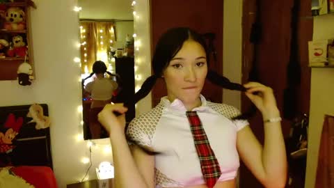 Snapshot of vanellope_vonrol chatting on January 21, 4:21 am Vanessa online show from January 21, 4:21 am