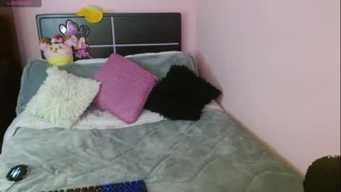 Snapshot of vanellope_vonrol chatting on March 1, 1:32 am Vanessa online show from March 1, 1:32 am