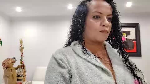 vanessa and samantha online show from January 7, 5:32 am