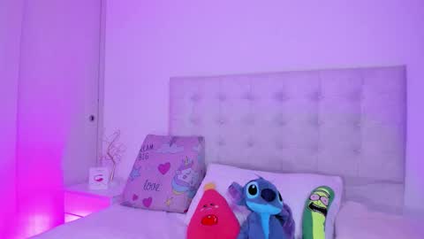 Snapshot of vanessa_cruz_18 chatting on February 28, 9:16 pm Vane online show from February 28, 9:16 pm