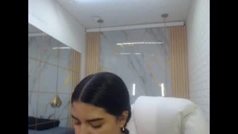 vanessa online show from April 16, 7:03 pm