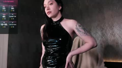 Snapshot of vanessa_ives chatting on December 14, 6:13 am Vanessa online show from December 14, 6:13 am