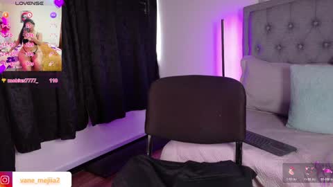 vanessa_mejiia online show from April 28, 4:12 pm