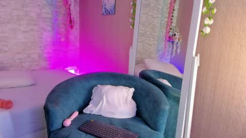Snapshot of vanessa_santillan chatting on May 27, 8:06 pm Vanessa online show from May 27, 8:06 pm