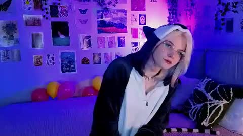 Vanessa online show from June 18, 2:43 pm