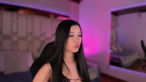 vanessaduval online show from October 18, 3:42 am