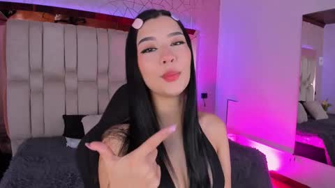 vanessaduval online show from November 11, 4:01 am