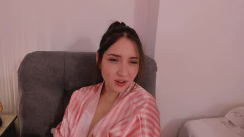 vanessajohnsonn online show from April 9, 1:27 am