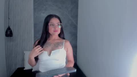 vanessamirren online show from October 5, 12:47 pm