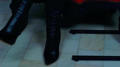 Miss Vanessa online show from March 10, 1:10 pm