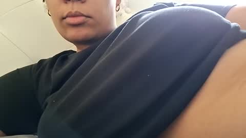 Snapshot of vanessareign chatting on February 16, 7:43 pm vanessareign online show from February 16, 7:43 pm