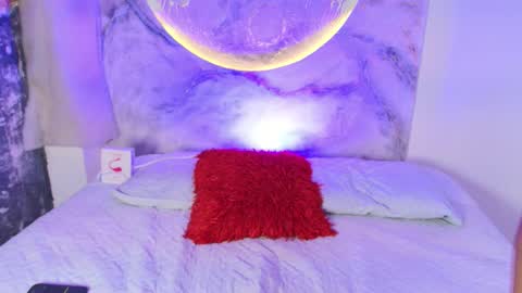 vanessascott_ online show from October 9, 7:50 am