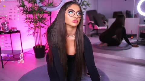 Vanessa Simon online show from January 27, 6:09 am