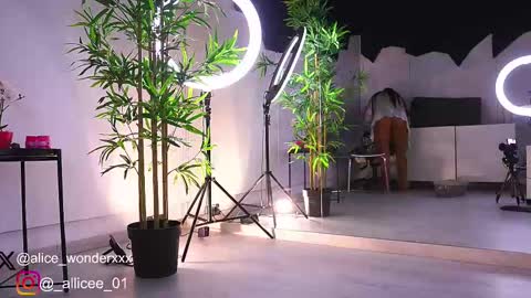 Vanessa Simon online show from February 13, 6:30 am