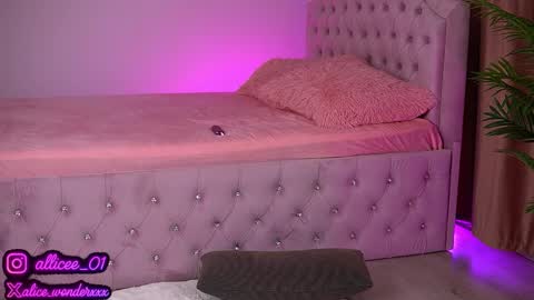 Vanessa Simon online show from September 18, 6:15 am