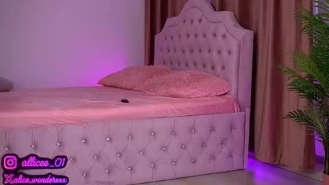 Vanessa Simon online show from September 24, 6:06 am