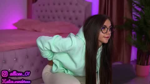 Vanessa Simon online show from September 29, 6:18 am