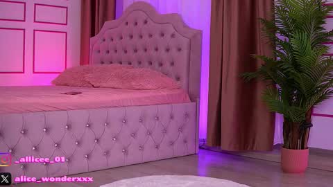 Vanessa Simon online show from October 21, 6:36 am