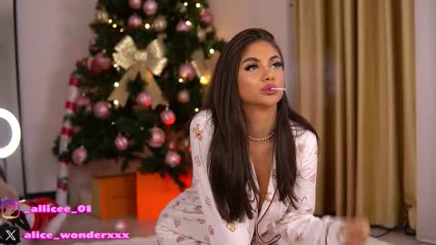 Vanessa Simon online show from December 18, 7:03 am