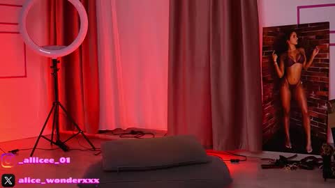 Snapshot of vanessasimon chatting on February 3, 6:51 am Vanessa Simon online show from February 3, 6:51 am