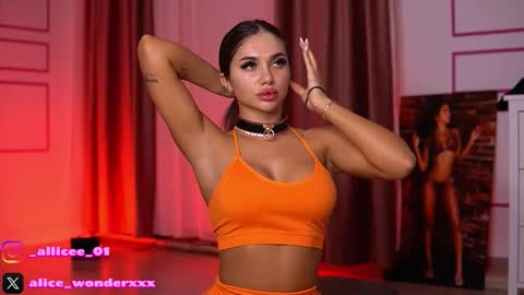 Snapshot of vanessasimon chatting on February 13, 7:48 am Vanessa Simon online show from February 13, 7:48 am