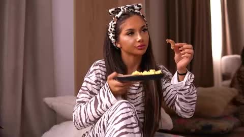 Snapshot of vanessasimon chatting on April 23, 5:30 am Vanessa Simon online show from April 23, 5:30 am