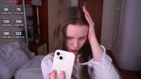 Snapshot of vanettakrupka chatting on February 5, 6:12 pm Luna online show from February 5, 6:12 pm