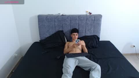 Snapshot of vanie_ chatting on April 19, 10:45 pm Ruby and Vanie online show from April 19, 10:45 pm