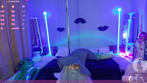 Snapshot of vanilla_skkye chatting on December 14, 3:29 am Skkye online show from December 14, 3:29 am