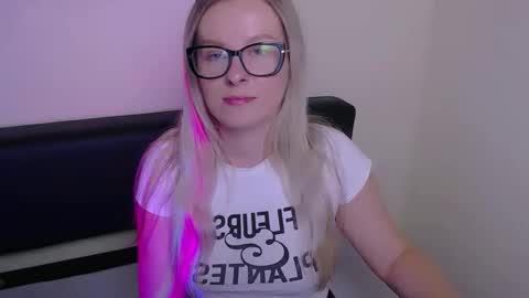 Mia online show from September 22, 6:59 am