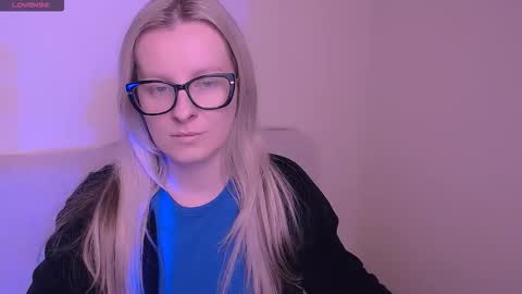 Mia online show from November 20, 9:20 am