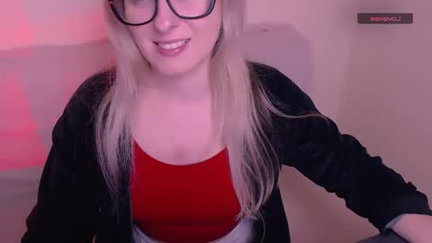 Mia online show from December 3, 8:00 am