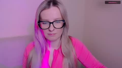 Snapshot of vanillaex_ chatting on January 19, 8:51 am Mia online show from January 19, 8:51 am