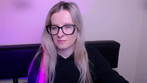 Snapshot of vanillaex_ chatting on February 3, 8:52 am Mia online show from February 3, 8:52 am