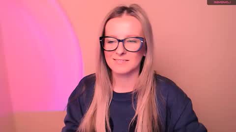 Snapshot of vanillaex_ chatting on February 15, 5:20 pm Mia online show from February 15, 5:20 pm