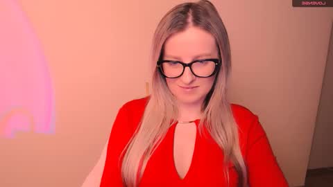 Snapshot of vanillaex_ chatting on February 19, 4:58 pm Mia online show from February 19, 4:58 pm