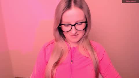 Snapshot of vanillaex_ chatting on February 21, 5:03 pm Mia online show from February 21, 5:03 pm