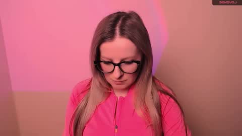 Snapshot of vanillaex_ chatting on February 24, 4:38 pm Mia online show from February 24, 4:38 pm