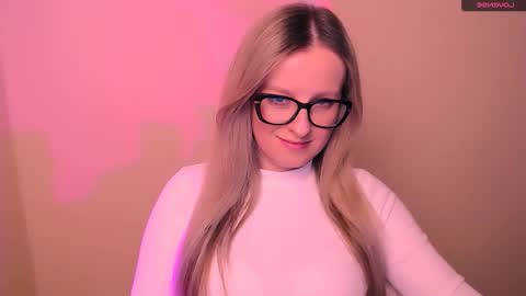 Snapshot of vanillaex_ chatting on February 27, 5:57 pm Mia online show from February 27, 5:57 pm