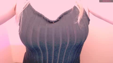 Mia online show from May 22, 4:34 pm