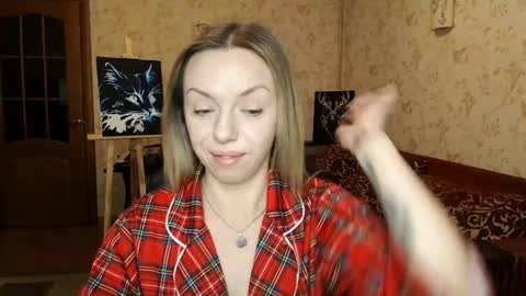 VanillaMuffin online show from February 2, 7:09 am