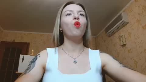 VanillaMuffin online show from September 13, 11:54 am