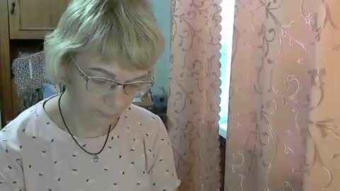 Vanillaxcreamy online show from December 8, 11:14 am