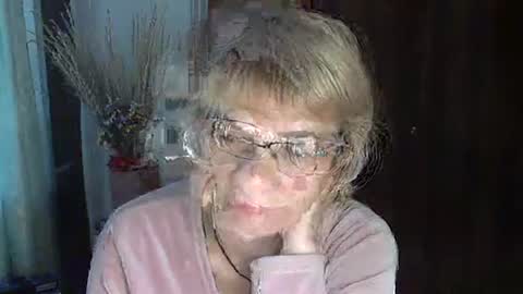 Vanillaxcreamy online show from December 29, 9:39 am