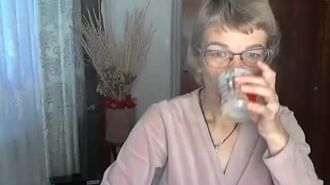 Vanillaxcreamy online show from October 27, 9:24 am